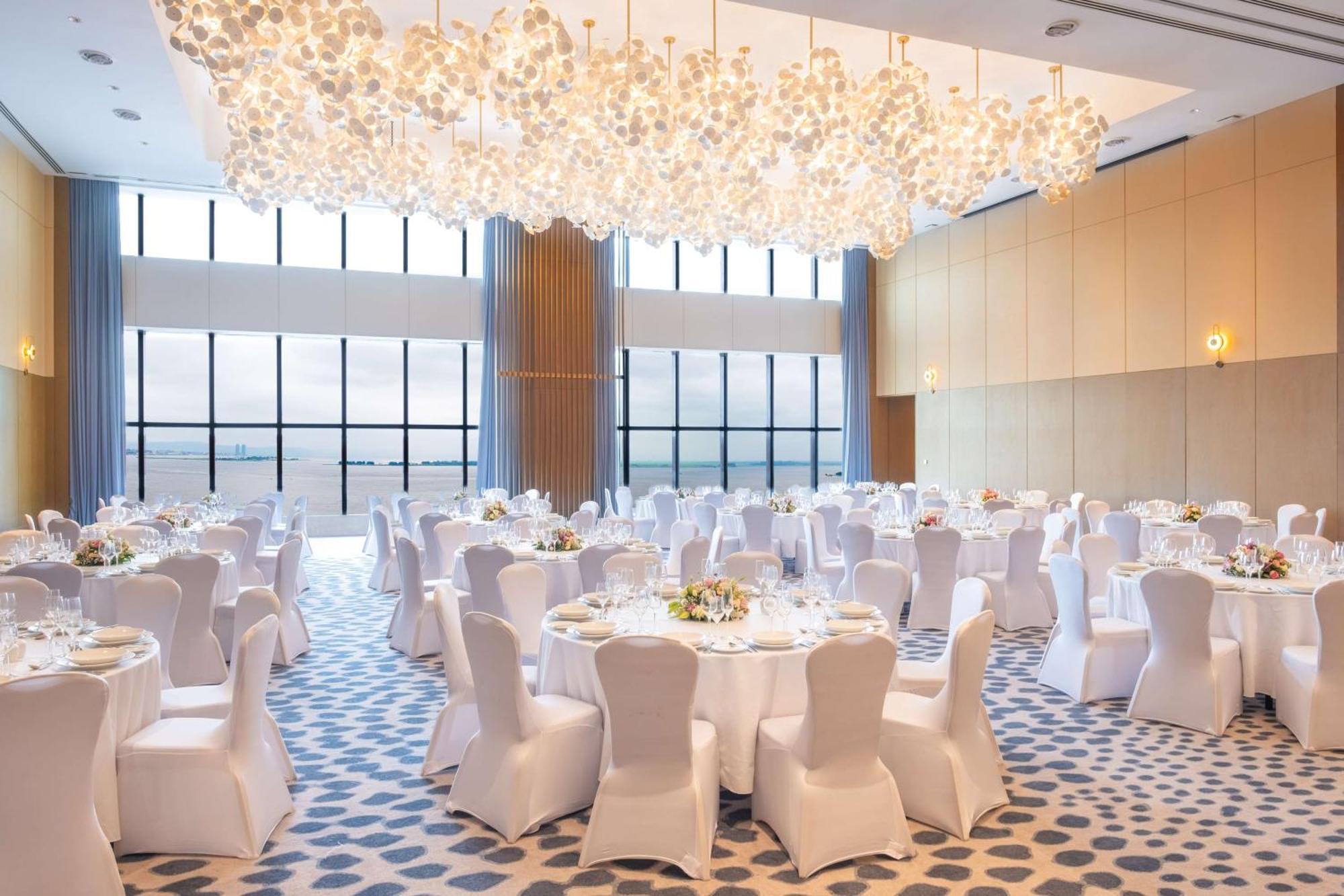 Hilton Kinshasa Hotel Exterior photo